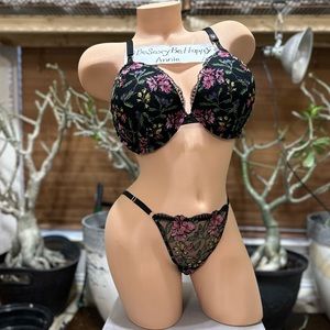Victoria’s Secret bra set